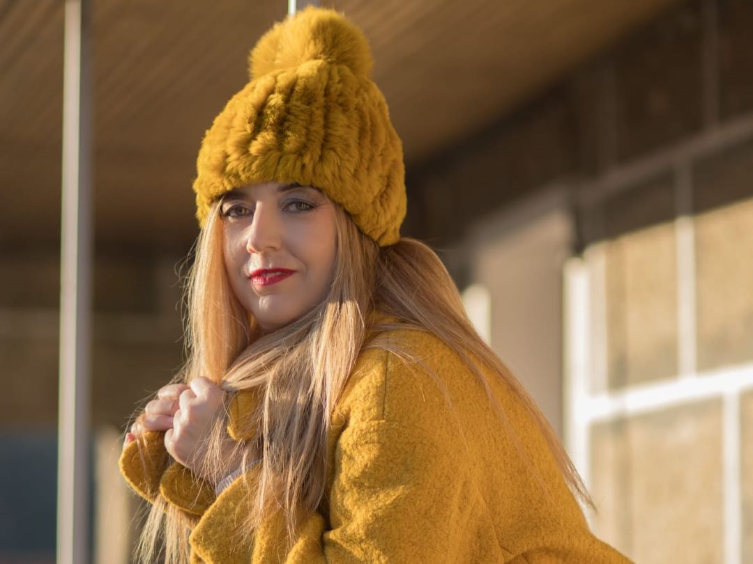 Rosa Iglesias en un balcón