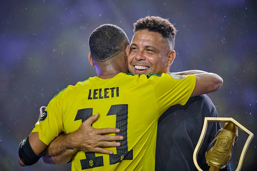 Ronaldo abraza a Leleti por su triunfo en Kings World Cup Nations 2026