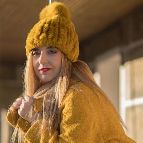 Rosa Iglesias en un balcón