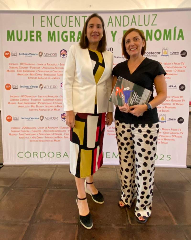 María Luisa Gómez Calero (Gerente del Imdeec) y Paqui Higuera (responsable de Emprendimiento)