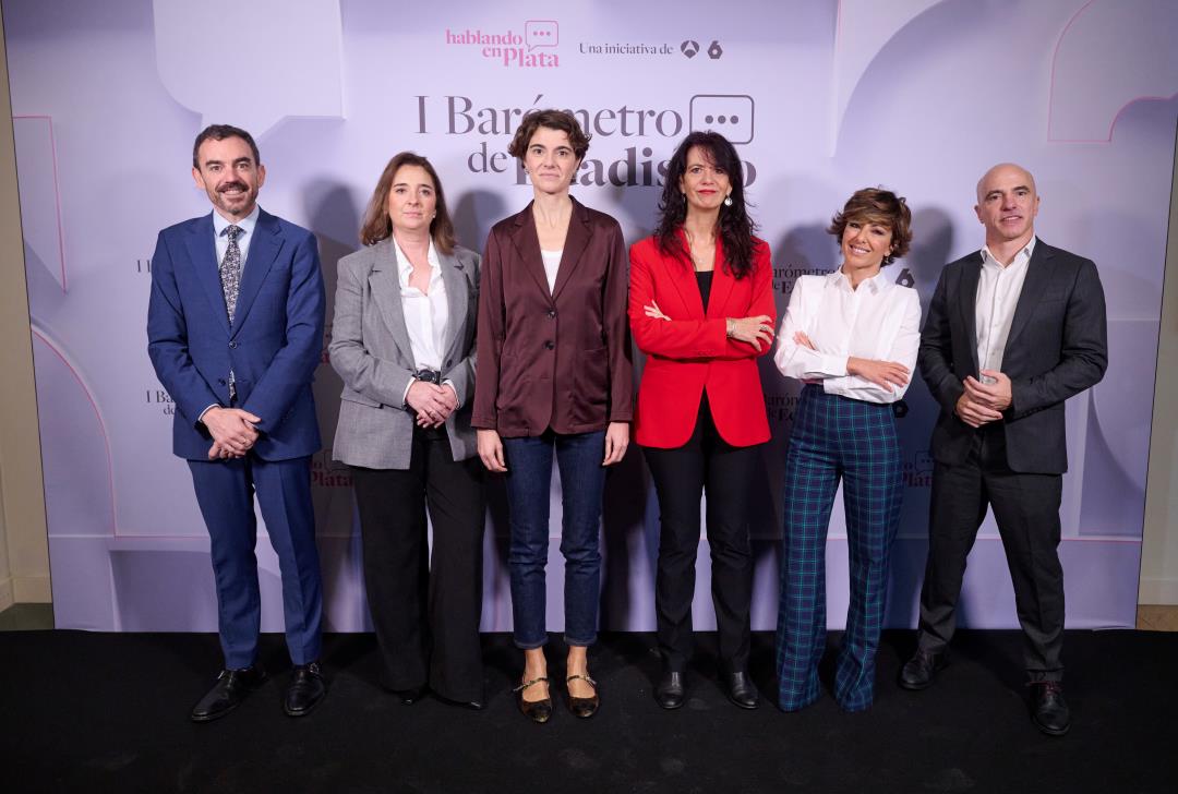 En la imagen (de izquierda a derecha), Óscar Álvarez López, Raquel del Castillo, María Rosa Martínez Rodríguez, Anabel Suso, Sonsoles Ónega y José Antonio Antón