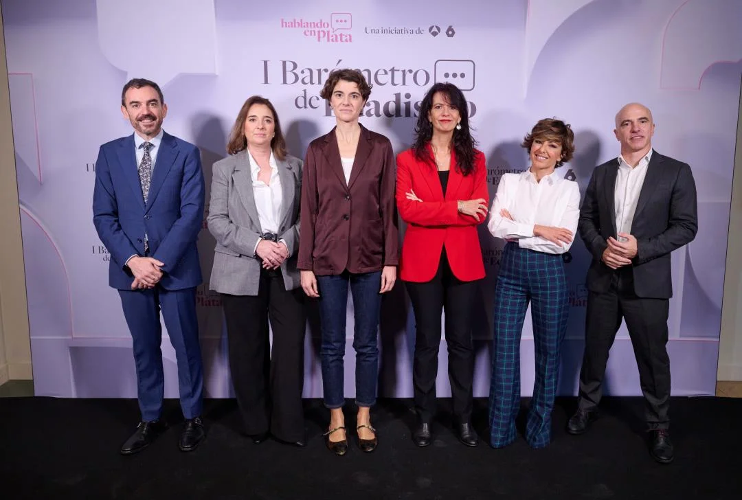 En la imagen (de izquierda a derecha), Óscar Álvarez López, Raquel del Castillo, María Rosa Martínez Rodríguez, Anabel Suso, Sonsoles Ónega y José Antonio Antón