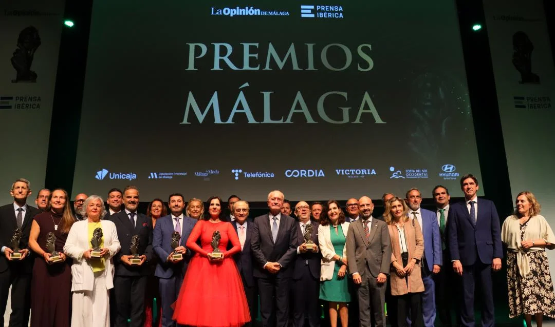 Fotografía de conjunto de los premiados de los PREMIOS MÁLAGA. Foto de Carlos H Ramos