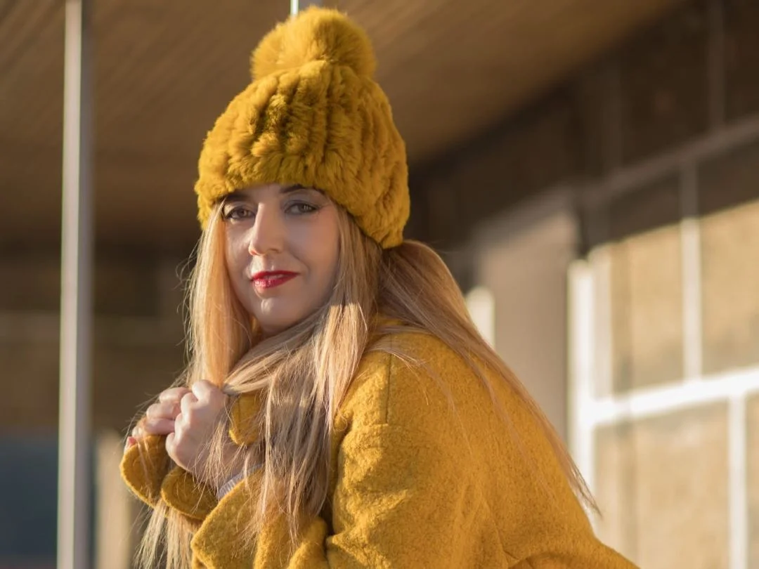 Rosa Iglesias en un balcón