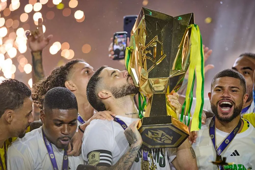 El equipo de Brasil con la copa de Kings World Cup Nations 2026