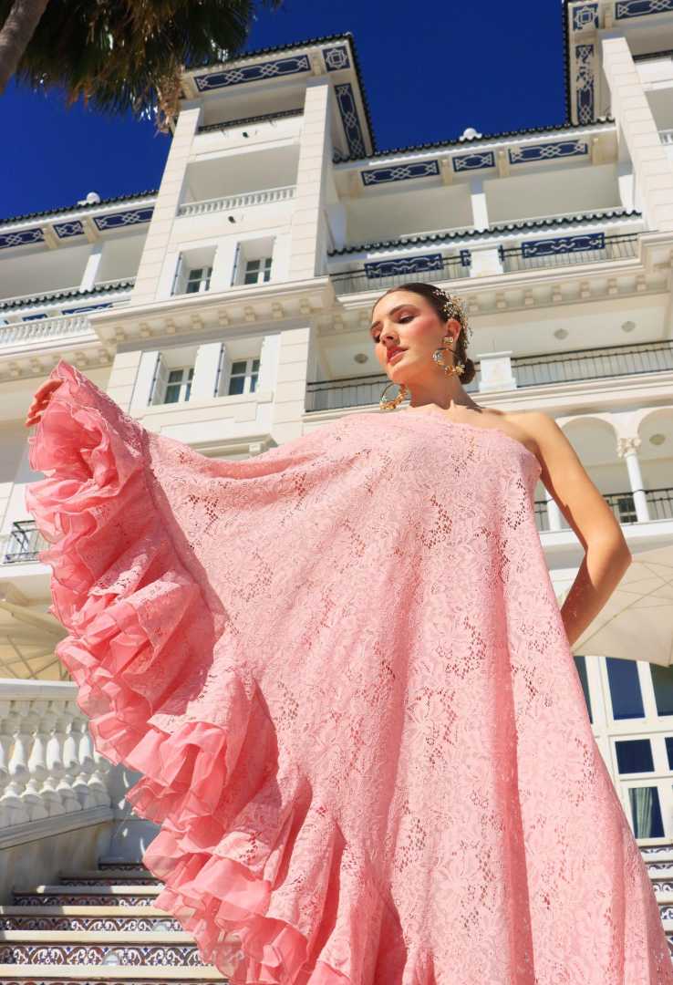 Ada Gutierrez Con 2 lunares