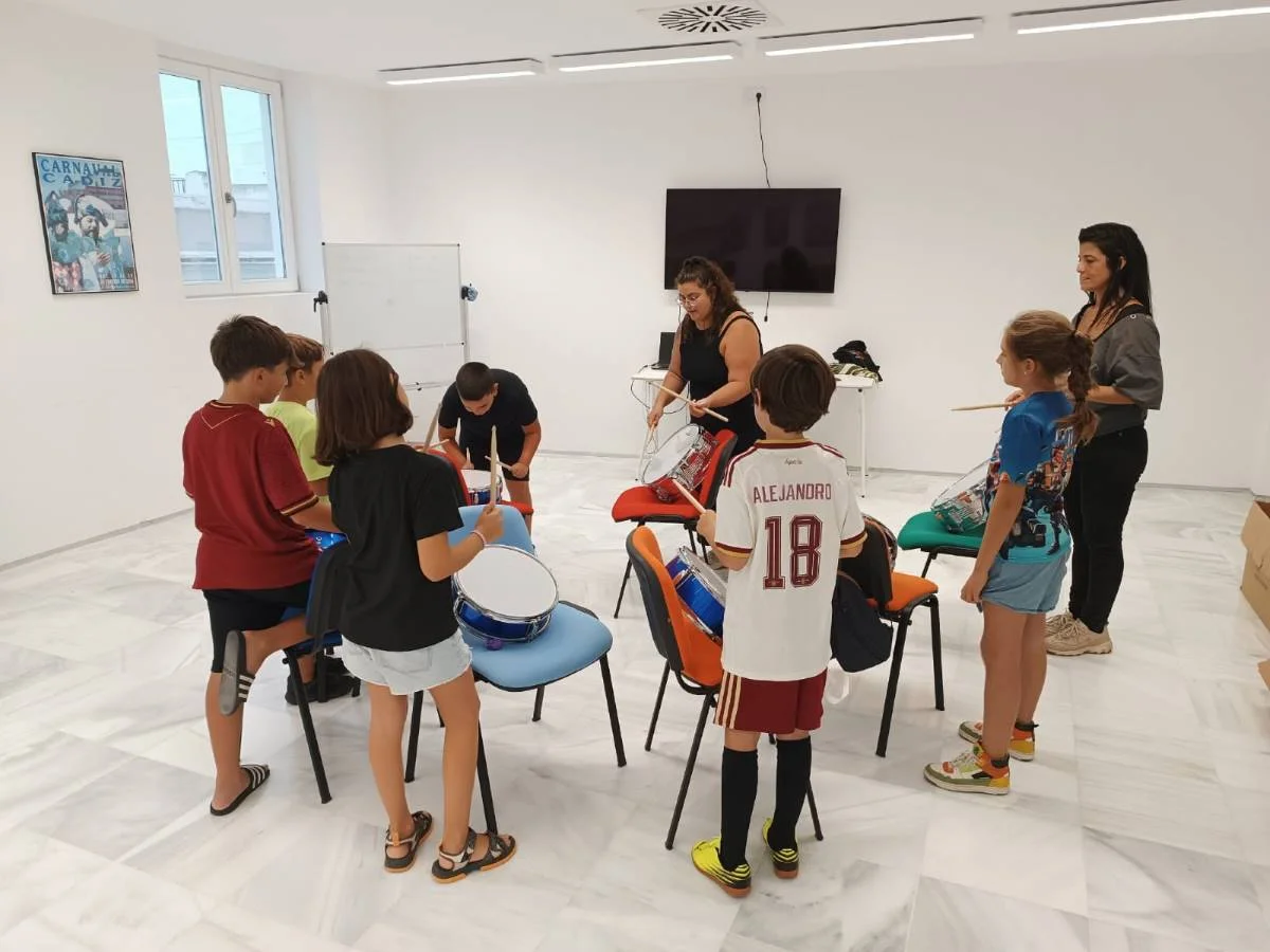 Primeras clases en la Escuela Municipal del Carnaval
