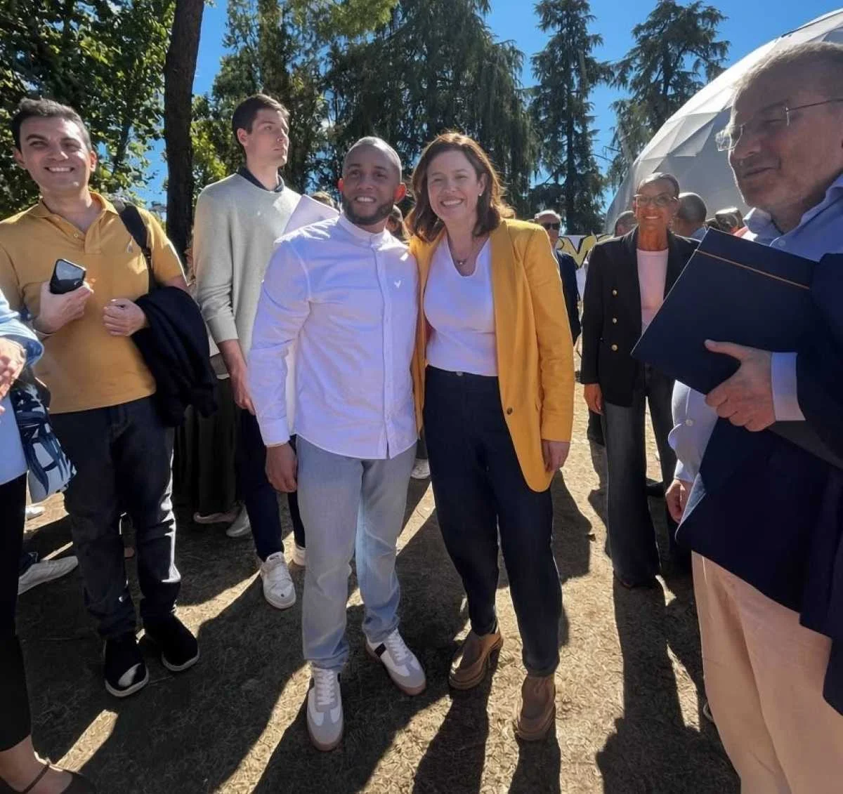 Dos personas ante la camara. Kevin Ulerio y Miriam González