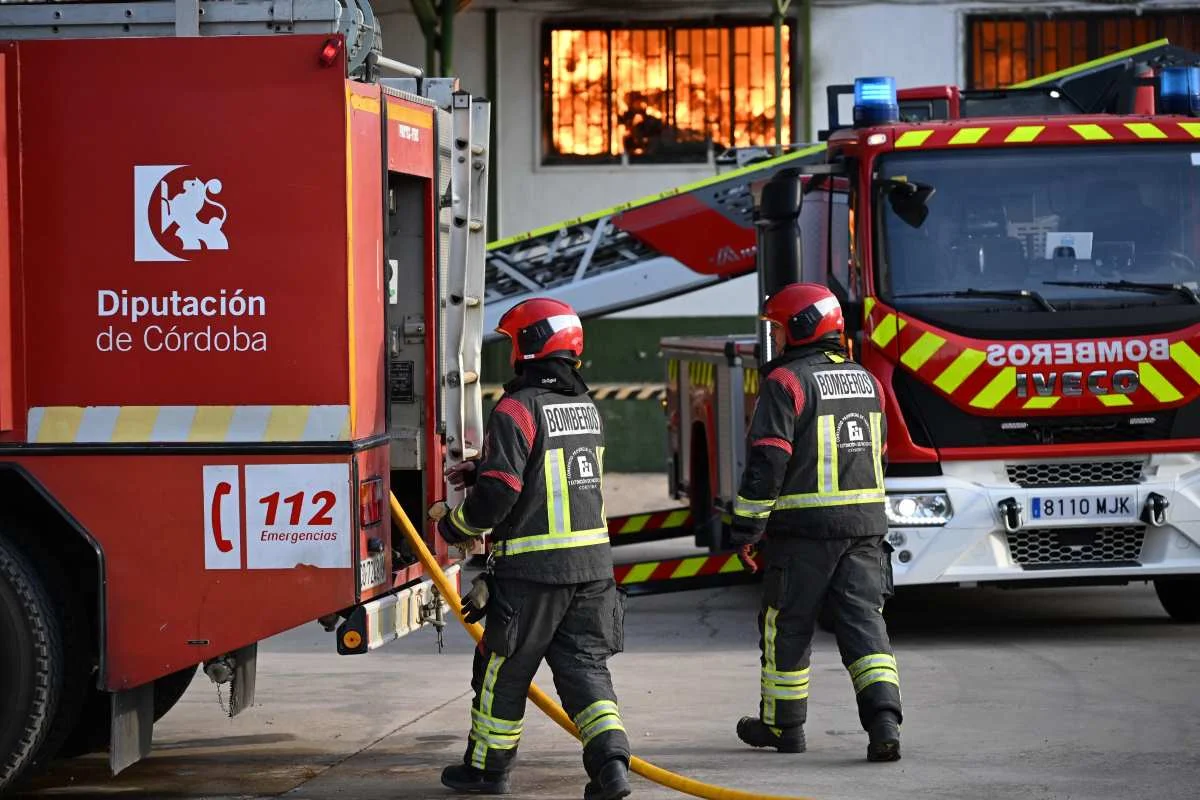 Bomberos en Incendio Palma del Rio