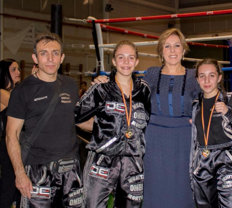 Las Montoreñas y hermanas , María Elena y Paloma García del club Omega Muay Thai consiguen el ORO en en campeonato de Europa y dos semanas después consiguen también el ORO en el campeonato de España .