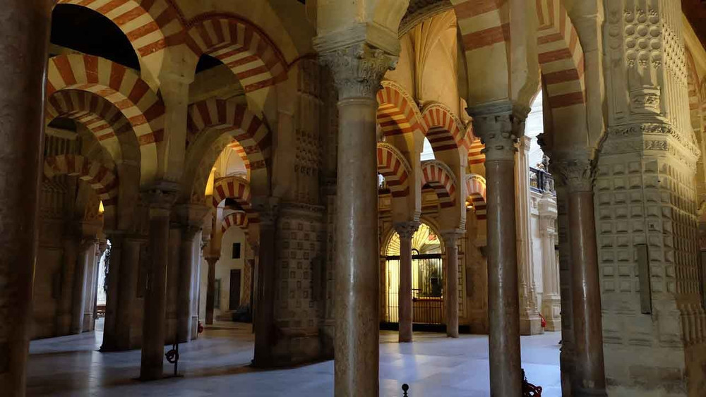 El Ayuntamiento y el Cabildo suscriben un acuerdo de cooperación para la continuación y desarrollo de la visita audiovisual nocturna a la Mezquita-Catedral de Córdoba