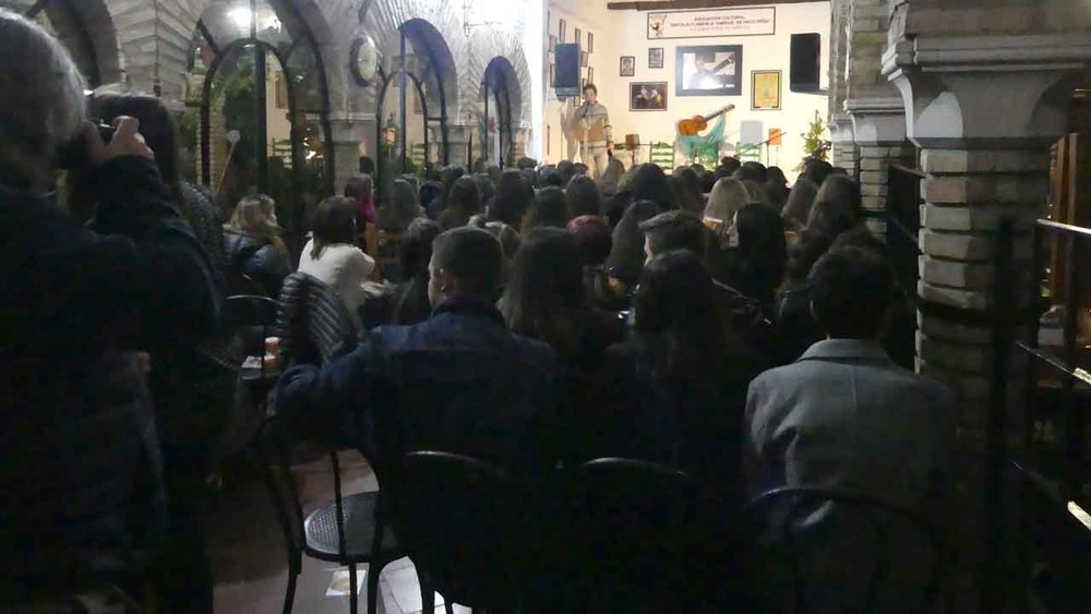 Flamenco y Salmorejo se acercan a los alumnos de Crotone (Italia)