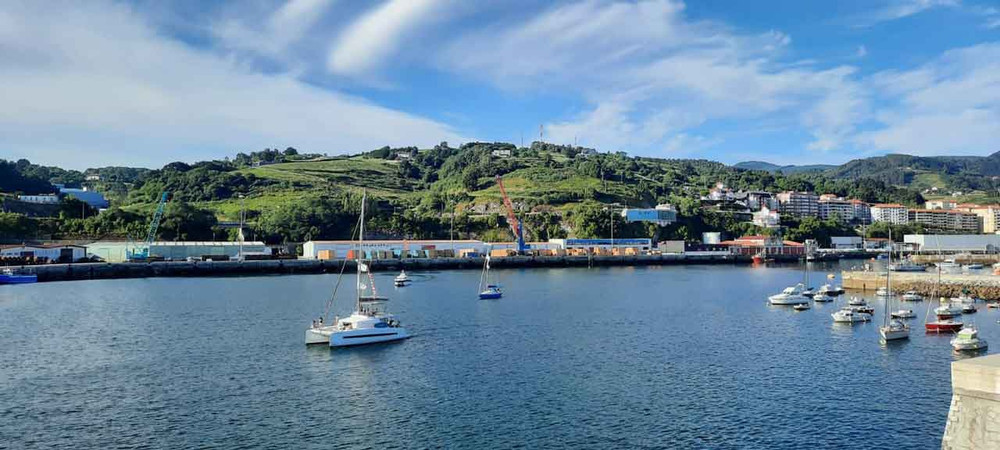 La Marina de Santander recibe a la flotilla de la travesía "Navega el Camino"