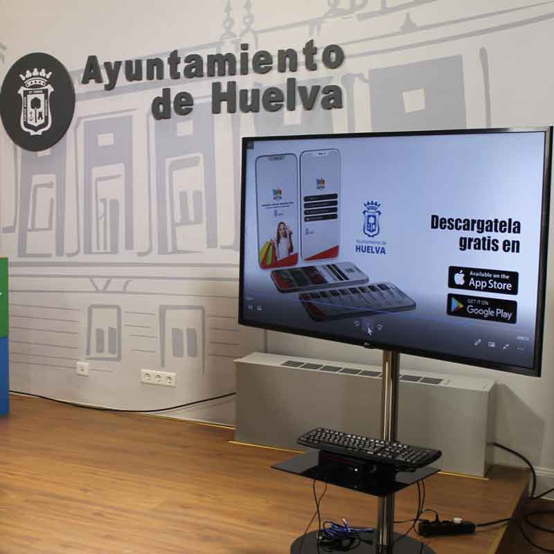 El Ayuntamiento incrementa los servicios y establecimientos adheridos a la app ‘Comercio Capital Huelva’ para promocionar la oferta local.