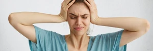 Día de la Migraña, Mujer con Migraña. Fuerte dolor de cabeza.