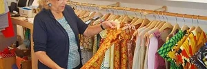 Manuela Carmona. Zapatelas cosiendo el paro.