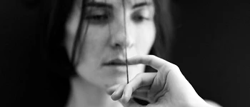 Mujer. Piel Cansada. Fotografia Engin Akyurt