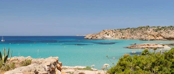 Playa de Ibiza. Coches de Lujo.