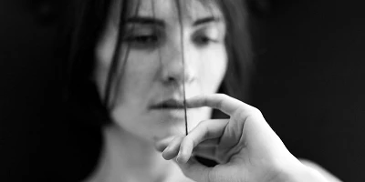 Mujer. Piel Cansada. Fotografia Engin Akyurt
