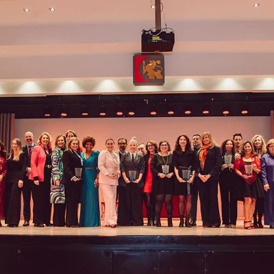 Foto de Familia de los Premios Mujer y Poder entregados en Córdoba