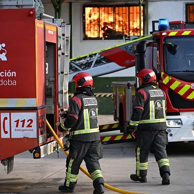 Bomberos en Incendio Palma del Rio