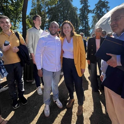 Dos personas ante la camara. Kevin Ulerio y Miriam González