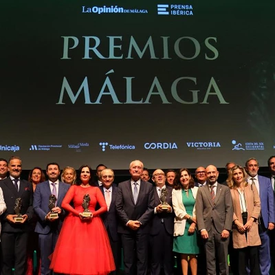 Fotografía de conjunto de los premiados de los PREMIOS MÁLAGA. Foto de Carlos H Ramos