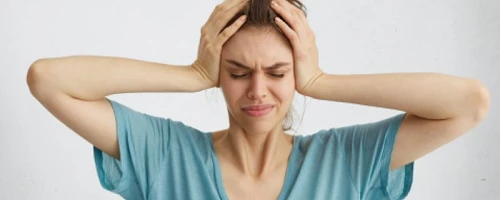 Día de la Migraña, Mujer con Migraña. Fuerte dolor de cabeza.