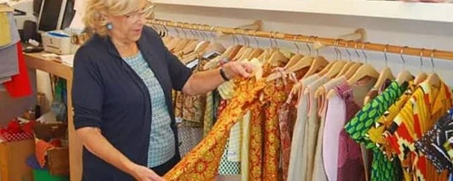 Manuela Carmona. Zapatelas cosiendo el paro.