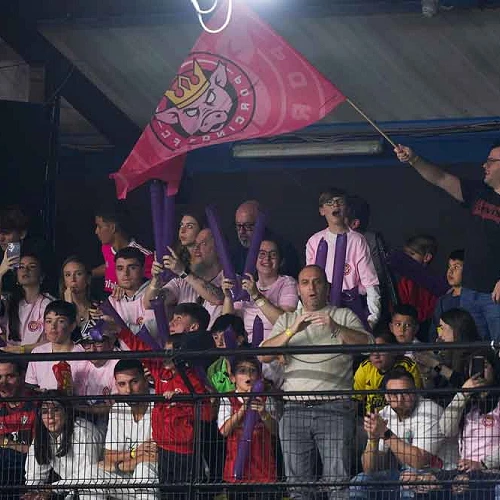 Así se vive el ambiente en el Cupra Arena cada fin de semana con la Kings y la Queens kings