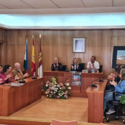 Un club de baloncesto sortea una obra de arte de José Carlos Ortiz