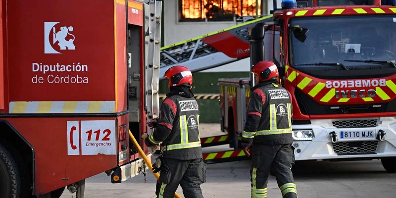 Bomberos en Incendio Palma del Rio