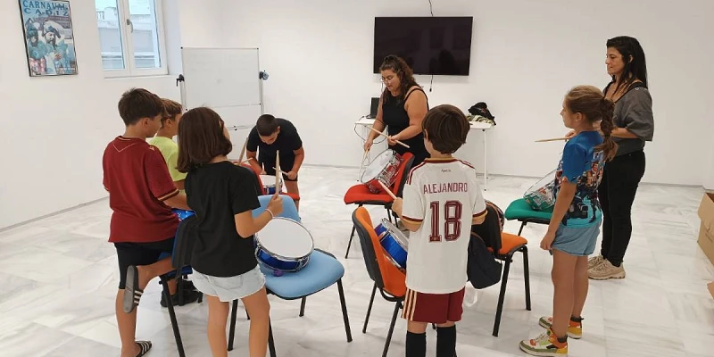 Primeras clases en la Escuela Municipal del Carnaval